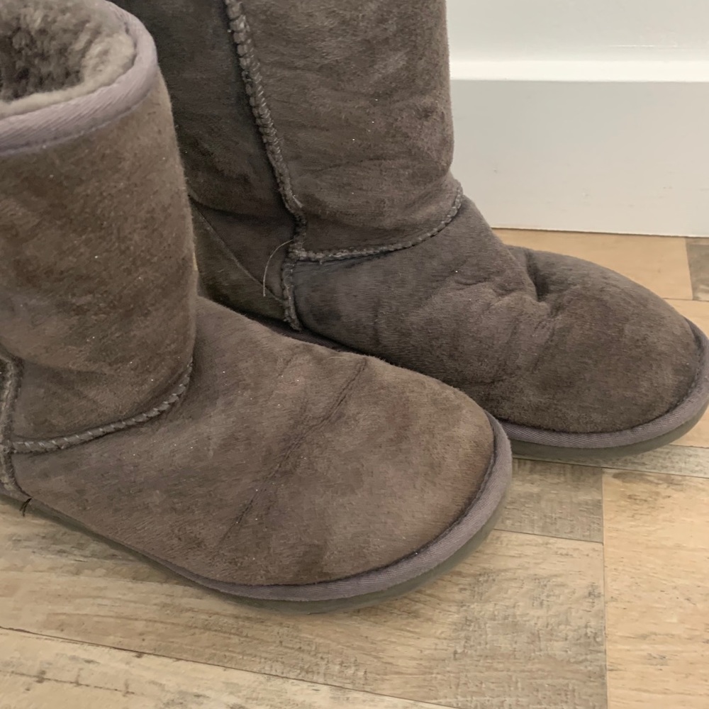 Used Brown UGGS - Picture 5 of 8